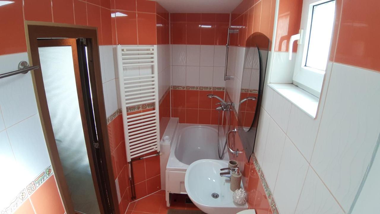 Casa Ultracentral Suceava Villa ภายนอก รูปภาพ